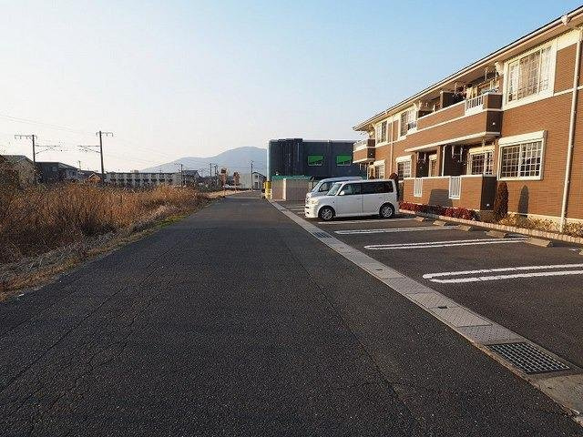 【駐車場】 | サニータウン曽根Ａ | 駐車場があるので、車を買う予定の方も安心です