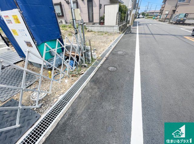 ■枚方市渚栄町　新築一戸建ての前面道路含む現地写真|周辺は落ち着いた街並みの住宅地！子育てがしやすい住環境です！まだ未完成ですが、現地でしかわからない事もございます。是非一度ご覧ください。