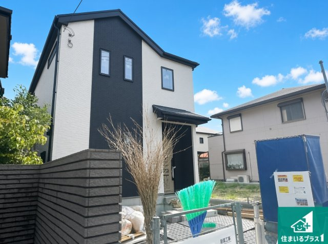 枚方市渚栄町　新築一戸建ての外観|周辺は落ち着いた街並みの住宅地！子育てがしやすい住環境です！まだ未完成ですが、現地でしかわからない事もございます。是非一度ご覧ください。