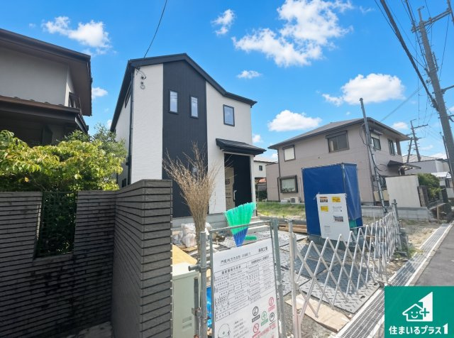 枚方市渚栄町　新築一戸建ての外観|周辺は落ち着いた街並みの住宅地！子育てがしやすい住環境です！まだ未完成ですが、現地でしかわからない事もございます。是非一度ご覧ください。
