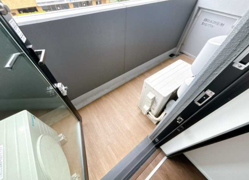 GRAND三軒茶屋WEST　築浅　駅近　ネット無料　ペット相談可のバルコニー
