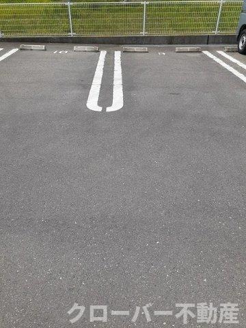 ノース　テールＢの駐車場