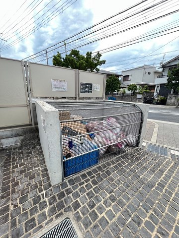 レジディア甲東園の外観
