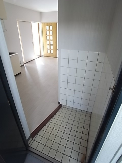 第二庭園ハイツの玄関