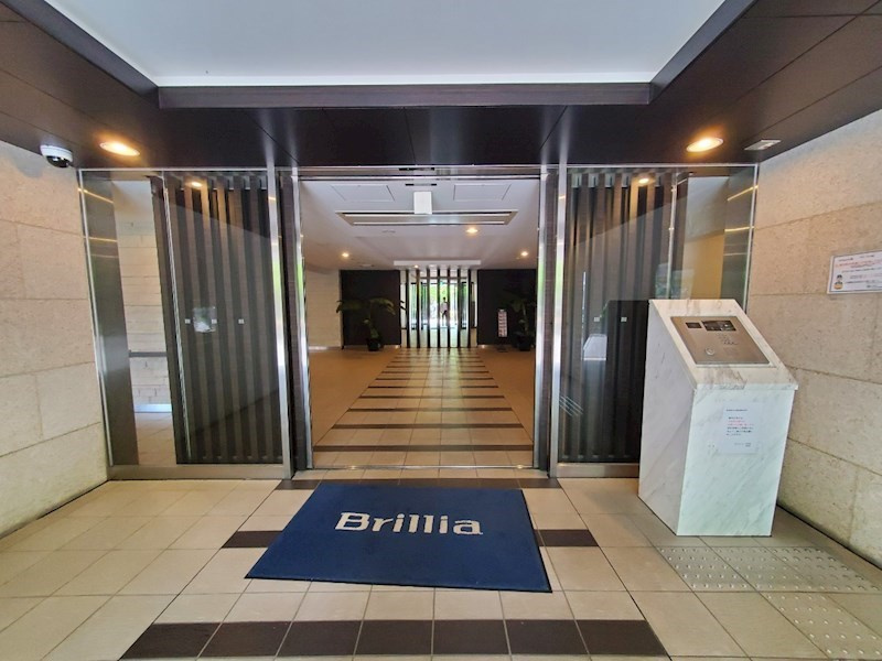 Brillia ist 三軒茶屋 ブラッサムテラスのエントランス