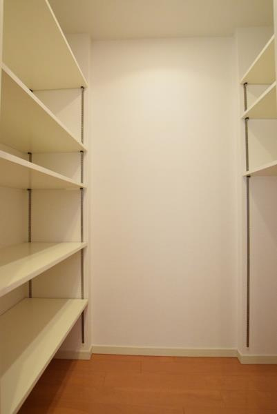 Brillia ist 三軒茶屋　アイビーテラスの収納