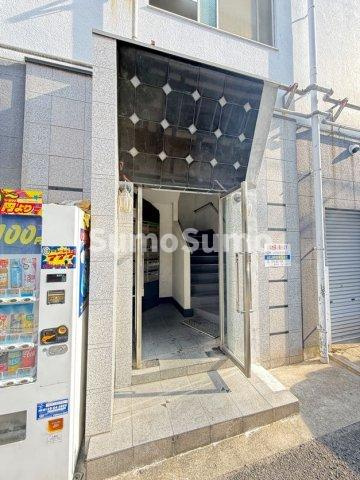 甲南ビルのエントランス