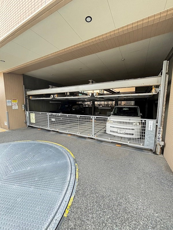 エステムコート博多・祇園ツインタワー１の駐車場