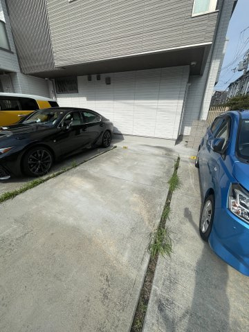 フェリーチェ上三条の駐車場