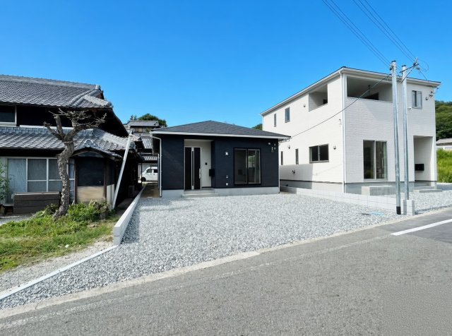 西脇市上野　第3期　新築一戸建ての外観|安心の10年保証！外観を美しく保ち、雨水で汚れを落とします！気になることがありましたら、お気軽にお問い合わせください！