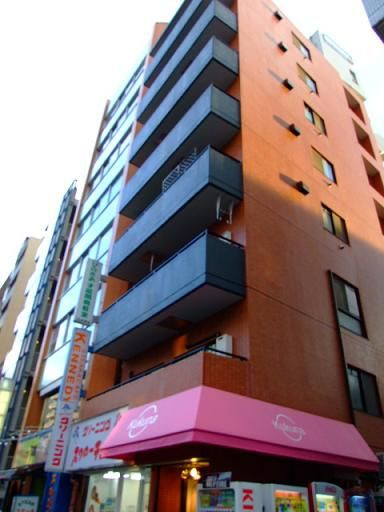 岡田ビルの外観