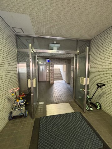 ホワイトピア博多駅南のエントランス