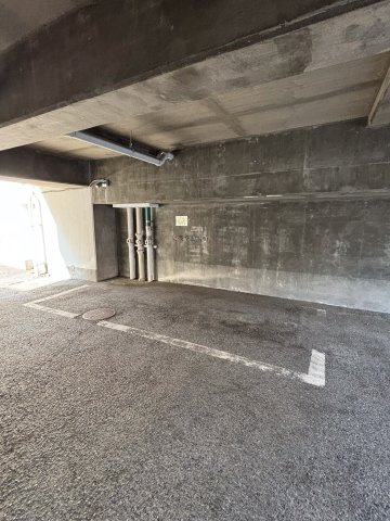 ホワイトピア博多駅南の駐車場