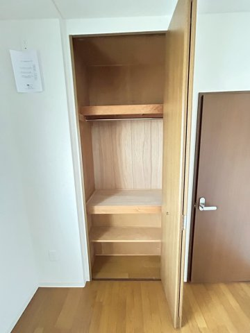 ＵＲサンラフレ鳴尾北の収納