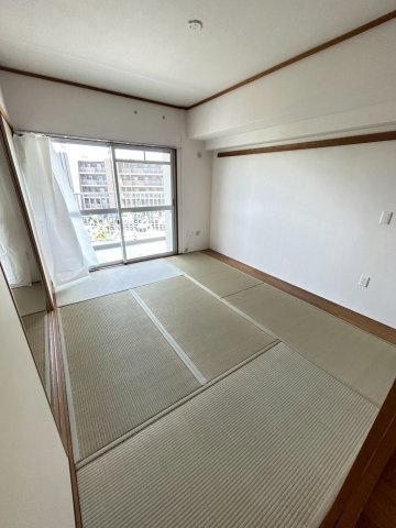 ＵＲサンラフレ鳴尾北の和室