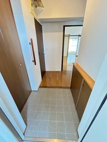 ＵＲサンラフレ鳴尾北の玄関