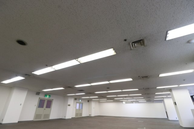 ホテルテトラ北九州の内装|明るい色調の室内です