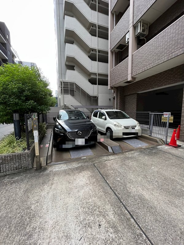 プレサンス西心斎橋の駐車場