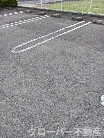 ハッピーセブンの駐車場
