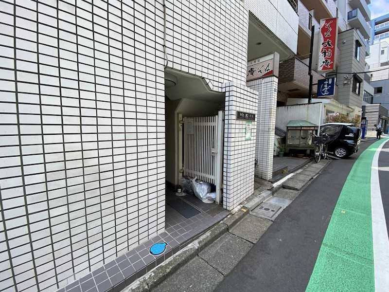 ネオハイシティ渋谷のエントランス