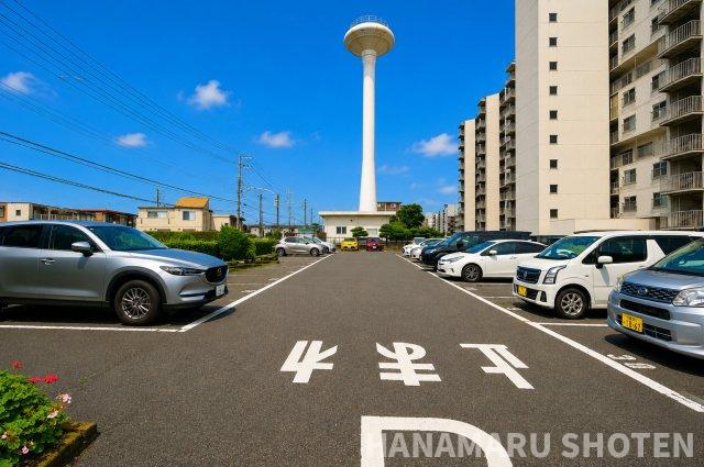 稲毛ファミールハイツ24号棟の駐車場