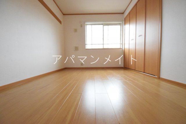 【寝室】 | ヴィレッジハウスⅠ | 落ち着いて過ごせるお部屋なので、寝室にいかがでしょうか