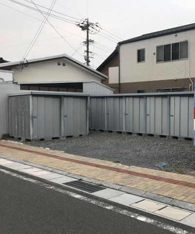 レンタルストレージ 直方駅前の外観|おしゃれな外観です