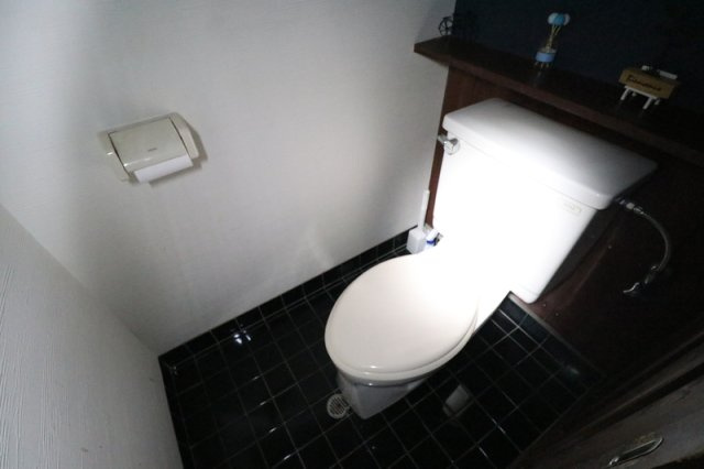 守恒一丁目店舗のトイレ|コンパクトで使いやすいトイレです