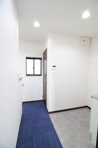 THE OFFICE 屋形原の居間・リビング|こちらの居間で趣味の時間をお楽しみください