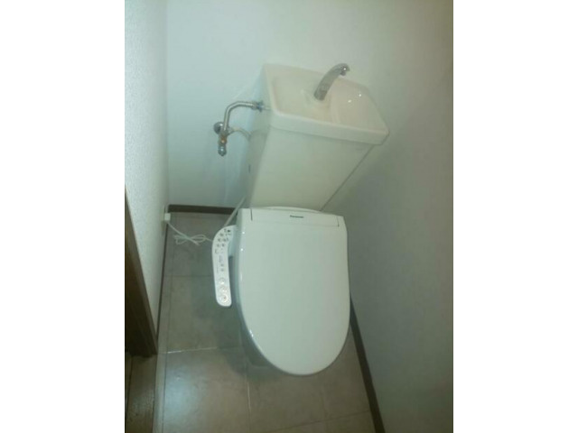 アンデックス折尾のトイレ|落ち着いた色調のトイレです