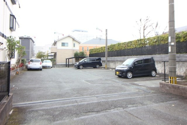 リバティヒルズ の駐車場