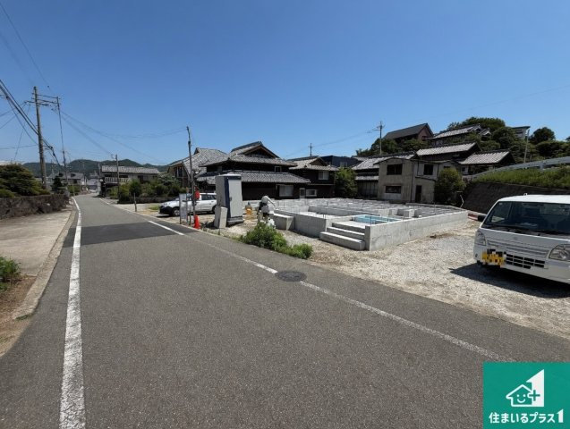 西脇市上野　第3期　新築一戸建ての前面道路含む現地写真|周辺は落ち着いた街並みの住宅地！子育てがしやすい住環境です！まだ未完成ですが、現地でしかわからない事もございます。是非一度ご覧ください。