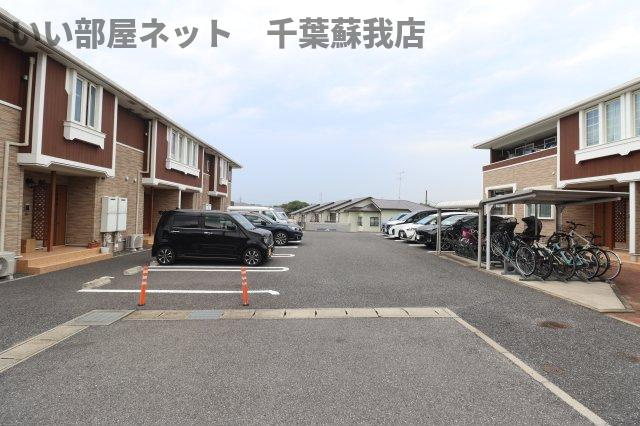 ジーナル１の駐車場|車をお持ちの方に嬉しい駐車場付きの物件です