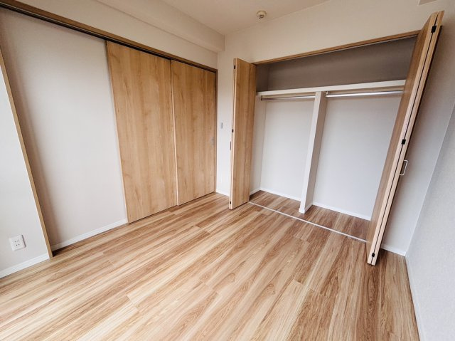 ライオンズヒルズ具志の洋室