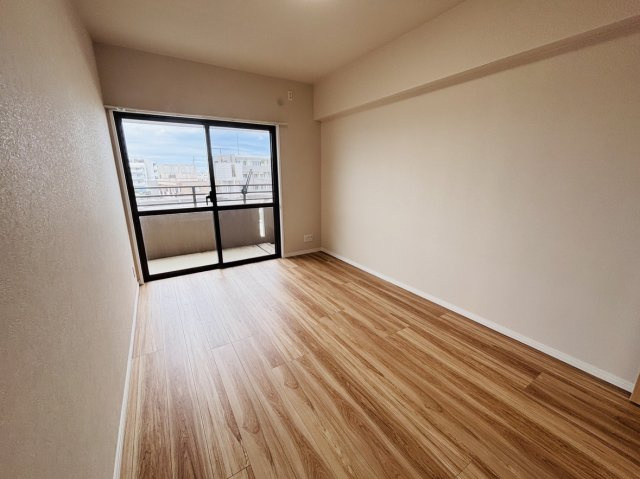 ライオンズヒルズ具志の洋室