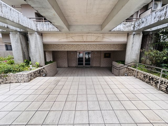 ライオンズヒルズ具志のエントランス