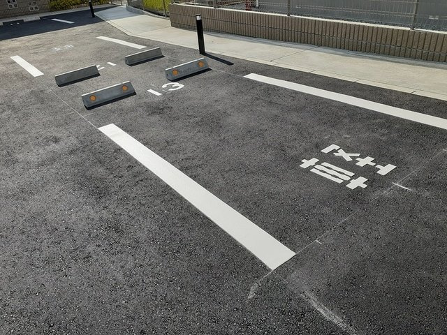 ヴィラやすの駐車場