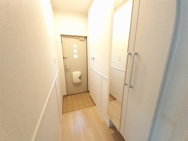 ヴィラやすの玄関