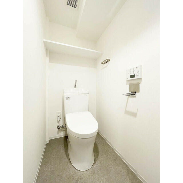 横浜市中区長者町１丁目の賃貸マンションのトイレ