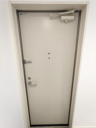ハーモニーテラス三番町の玄関