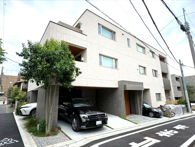 Blue Hill Shimomeguro