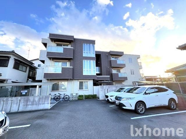 Ｐｒｅｎｄｒｅ　Ａｇｌａｉａの駐車場|車をお持ちの方に嬉しい駐車場付きの物件です
