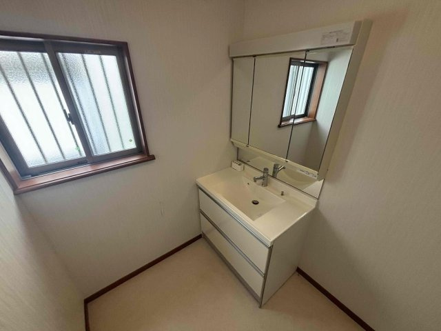 塩屋北町3丁目戸建の独立洗面台