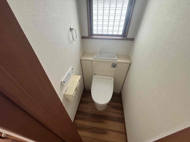 塩屋北町3丁目戸建のトイレ