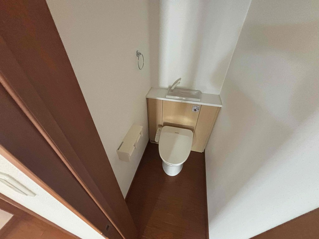 塩屋北町3丁目戸建のトイレ