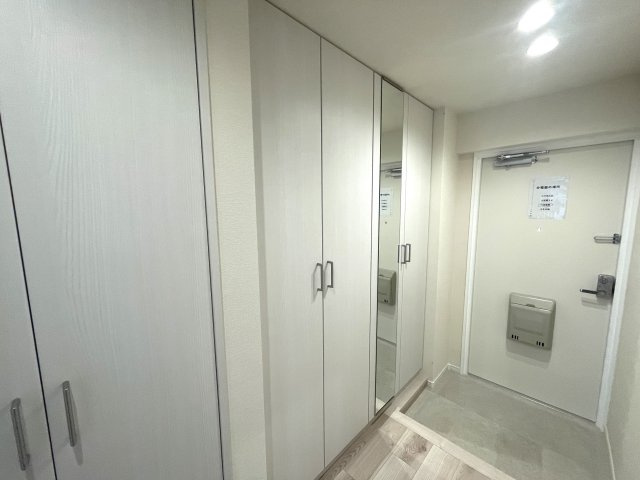 東峰マンション竹下の玄関|スッキリとした印象の玄関♪シューズボックス付きなので玄関をきれいに保てます☆