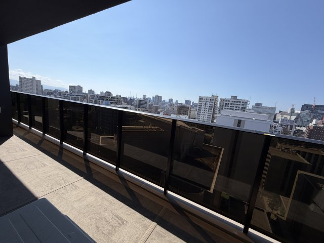 グランドメゾン福岡The Central Luxeのバルコニー|バルコニーはしっかりとスペースがあり、布団など大きいものも干せます☆