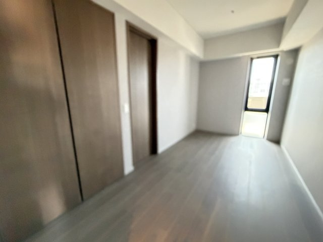 グランドメゾン福岡The Central Luxeの洋室|約6.7帖のお部屋☆寝室にしたり、書斎にしたり様々な使い方ができます☆ウォークインクローゼットとつな