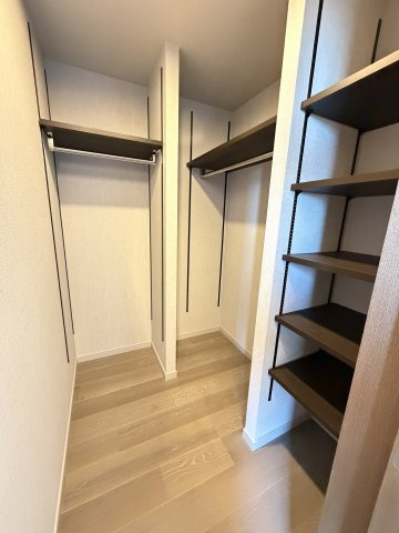 グランドメゾン福岡The Central Luxeの収納|とても嬉しいウォークインクローゼット付き！
お洋服をきれいに収納できます☆