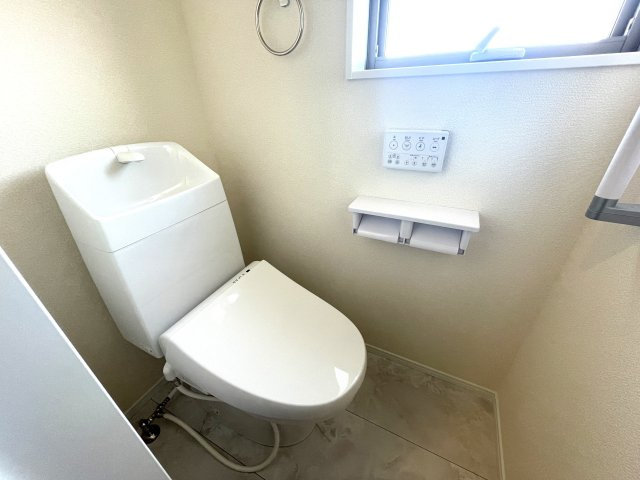 城南区七隈戸建てのトイレ|縦型トイレはお掃除などお手入れがしやすく常に清潔に保ちやすいですよ♪